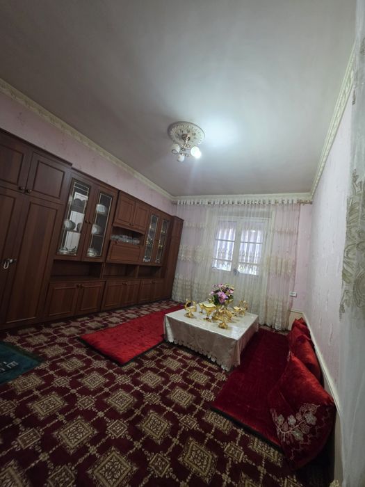 Uy sotiladi 3 xonali  narxi 30000
Angren shahar 9-musiqa m