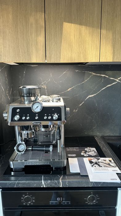 De’Longhi La Specialista EC9335.M – Espressor cu râșniță integrată, în stare foarte bună