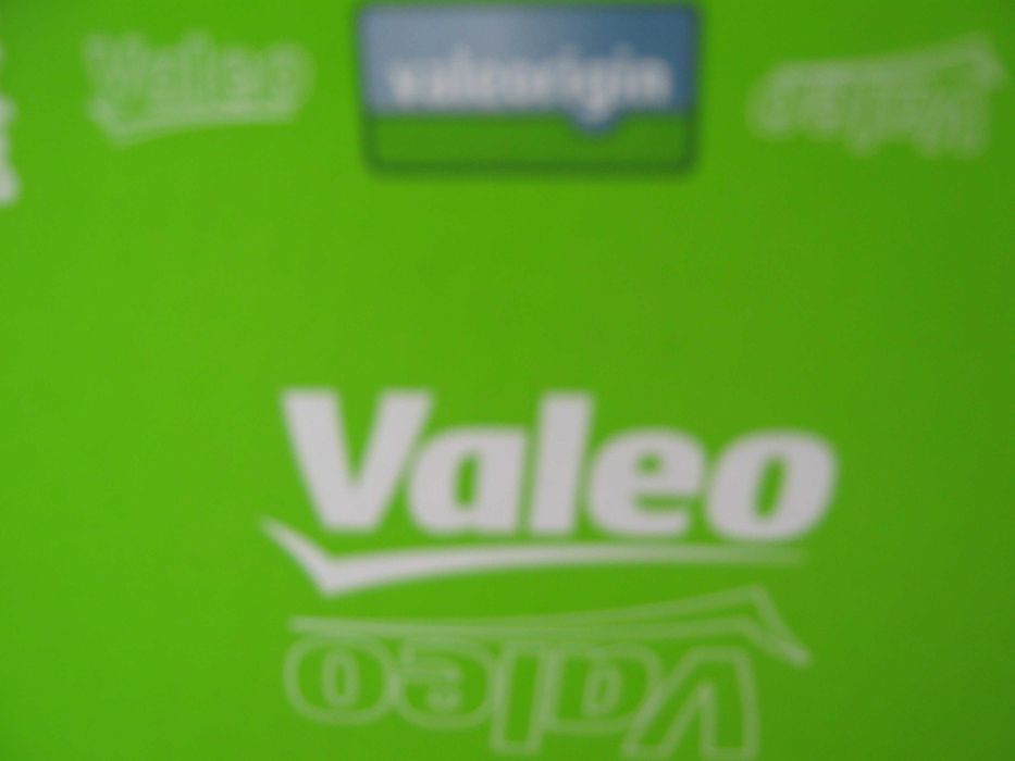 продавам десен фар рено лагуна 2005г,нов,оригинален,Valeo