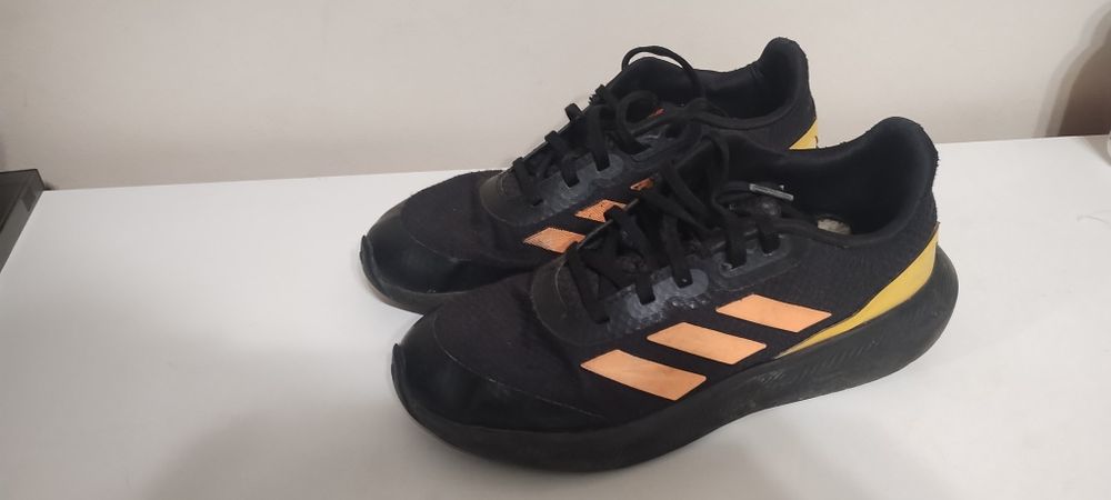 Продавам детски маратонки Адидас 36