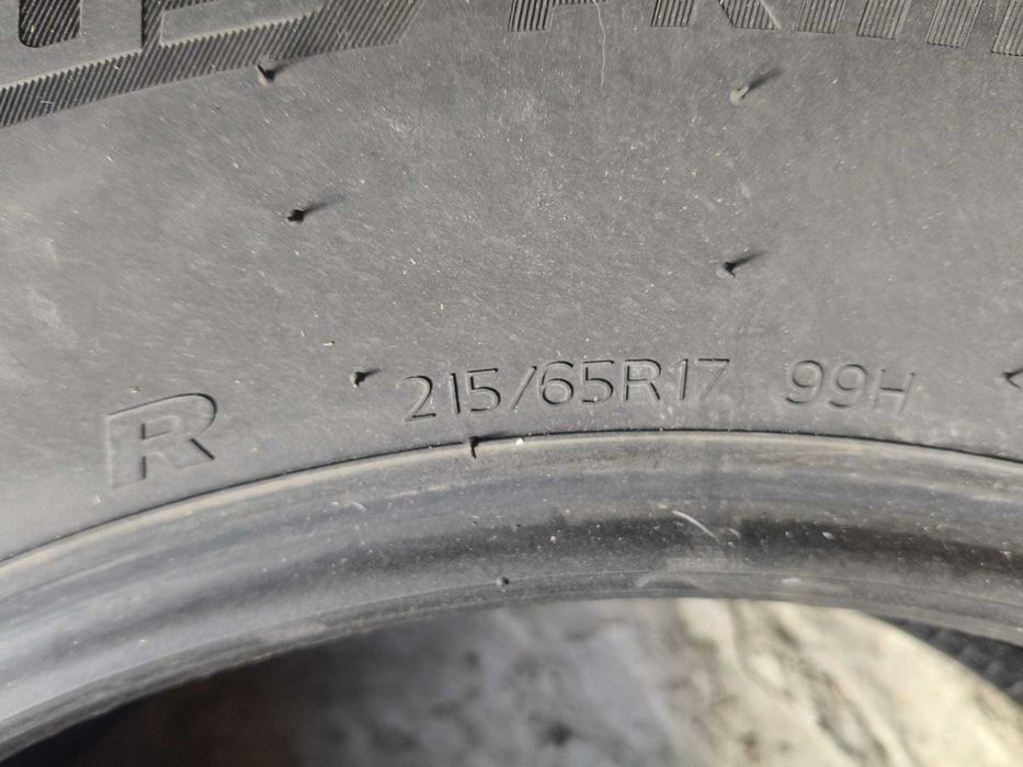Vând anvelope vara HANKOOK VENTUS PRIME4 K135A 215/65R17 99H