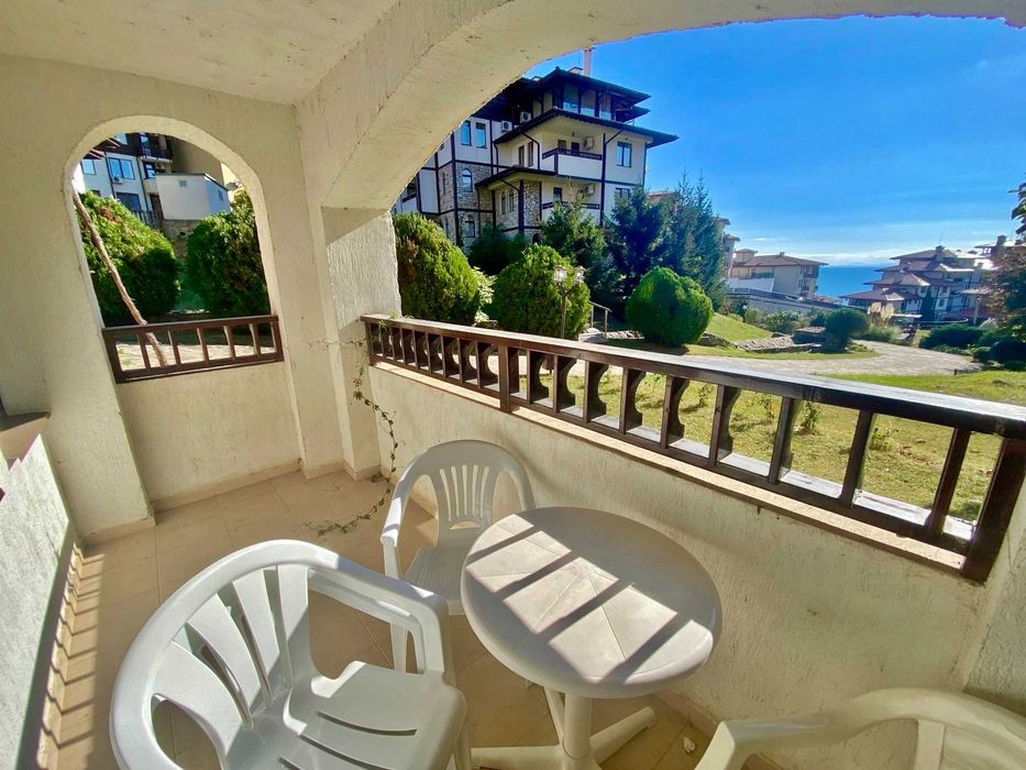 Просторен двустаен апартамент в комплекс „ Етъра 2 “, Първа линия, Морска гледка