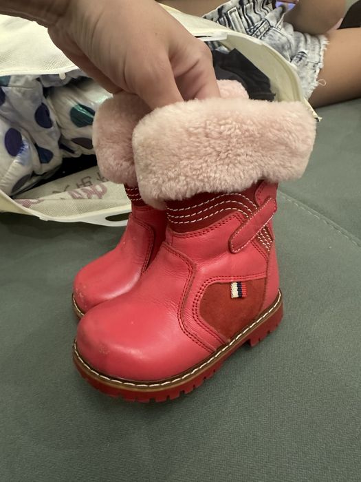 Продам детский комбинезон, сапоги и куртка