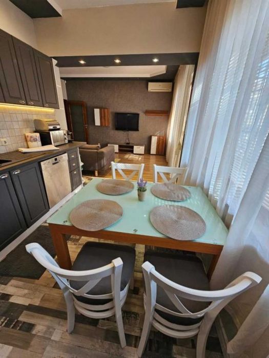Дава се под наем Тристаен апартамент в Варна, Автогара - 92 кв.м за 847.62 € - Снимка #1