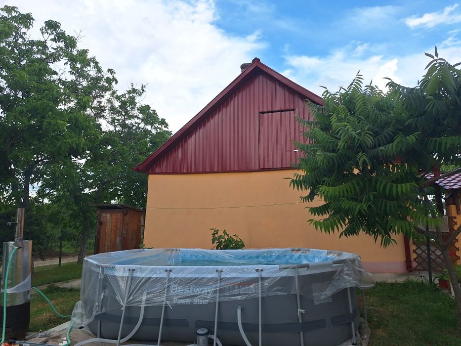 Vând piscina supraterana
