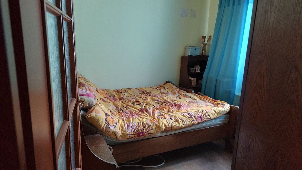 Vând  casa din bârne lemn