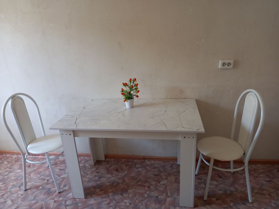 Стол и стулия не дорого