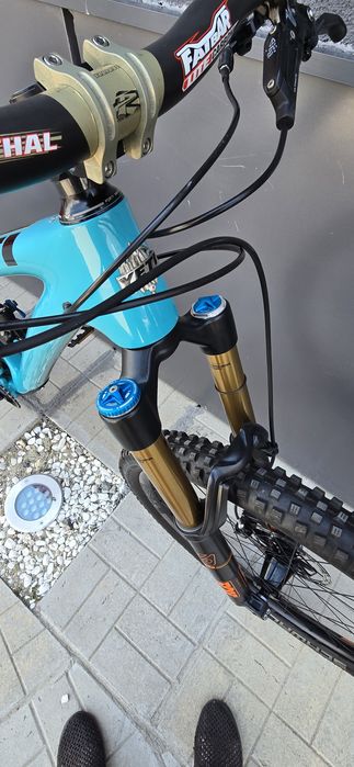 Планински Карбонов велосипед с пълно окачване YETI SB55C ( L размер)