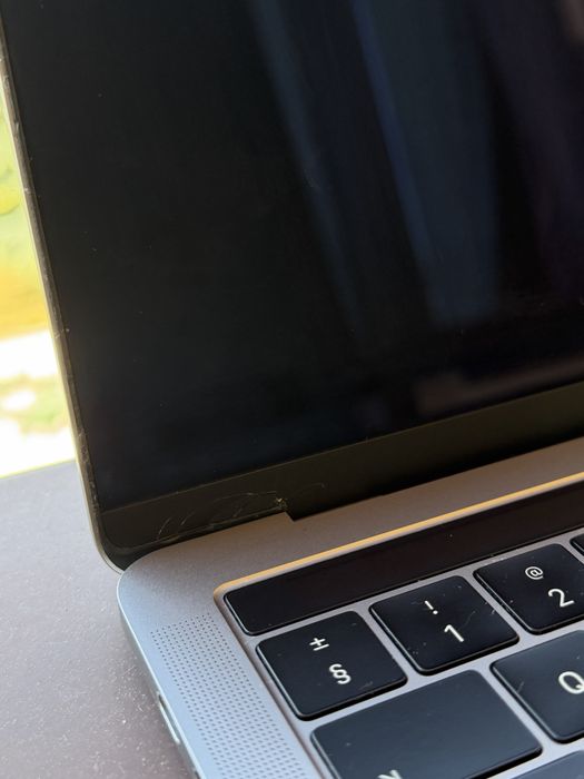 MacBook Pro 2019, TouchBar, 13 inch, sănătate baterie 100%