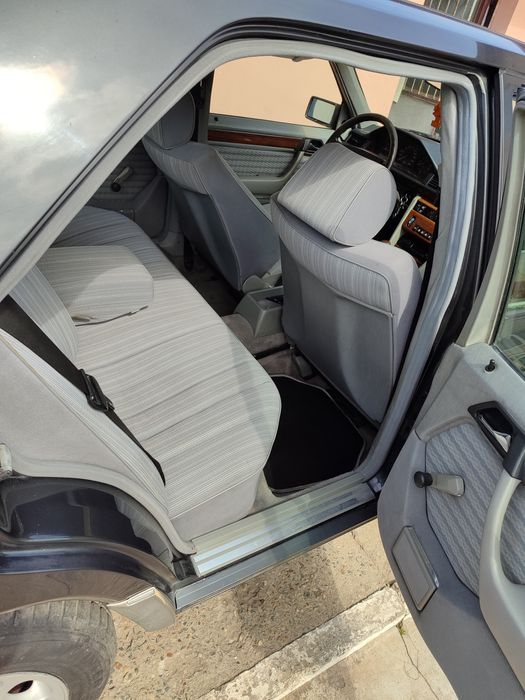 Mercedes Benz 124 E200 impecabil preț 3000 euro  2000 benzina.