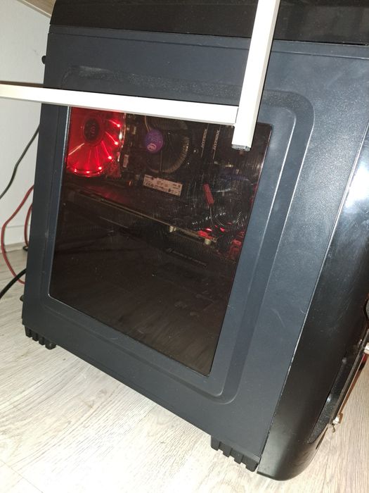 Vând unitate PC plus monitor!