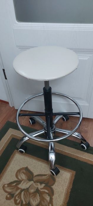 Продам офисные кресла