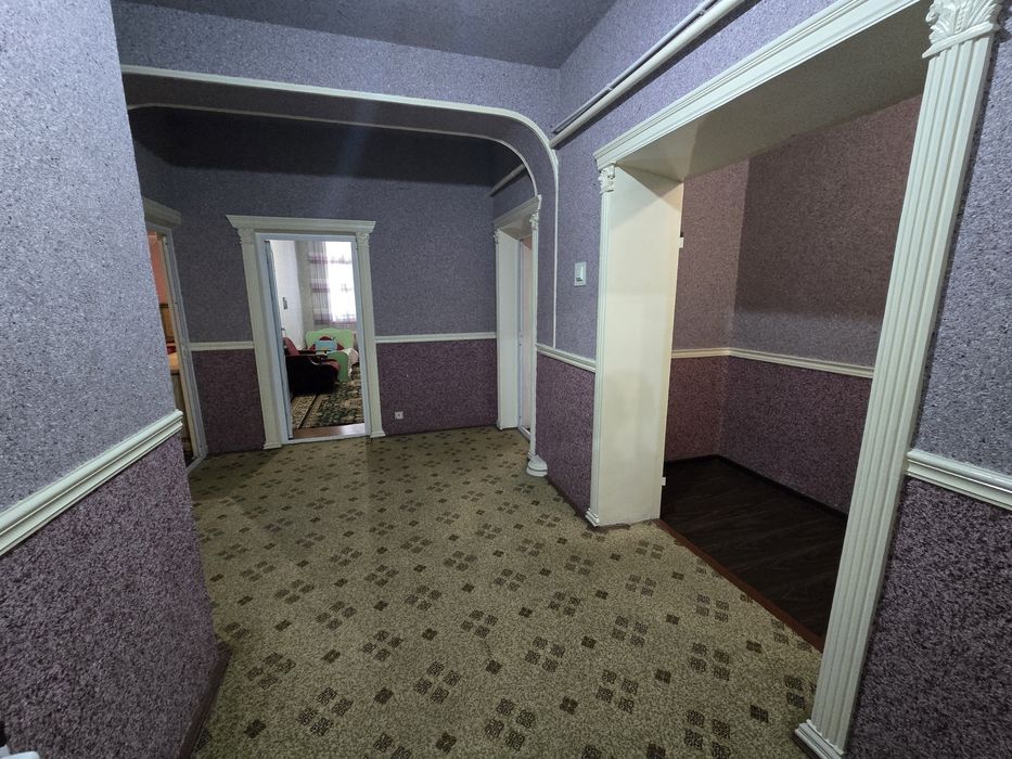 3 xona lik uy sotiladi jumaji oldida