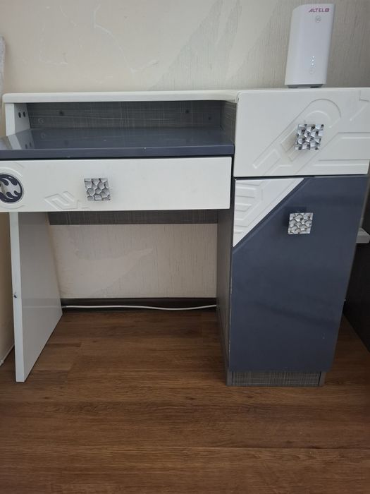 Продам шкаф с тумбой