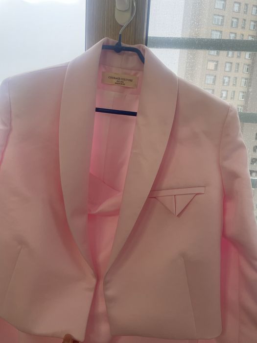 Продаю костюм розовый Courage Couture