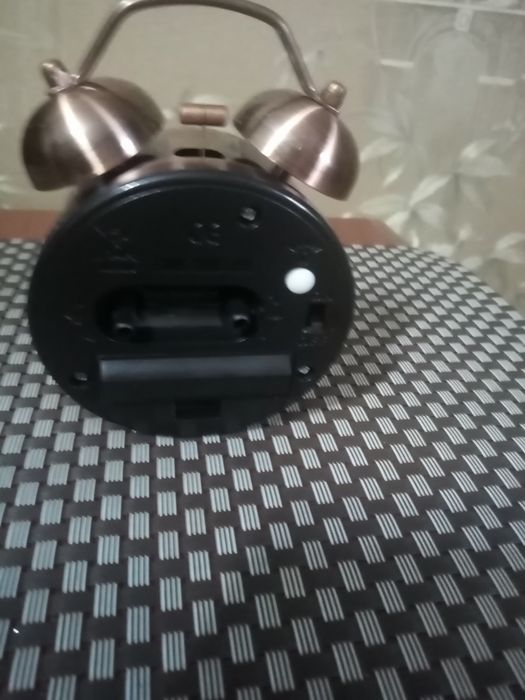 Мини часики с будильником, подсветкой и секундной стрелкой