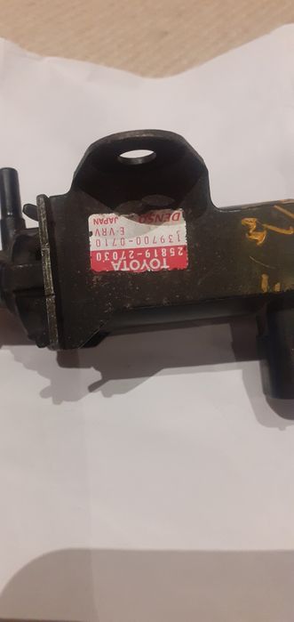 Продавам вакум клапан за Тойота Авесис,Корола