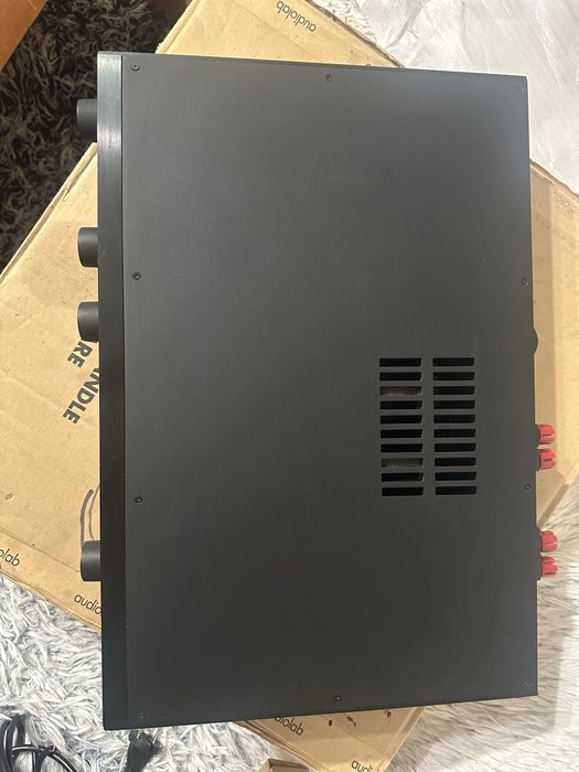 Audiolab 8200a английски усилвател
