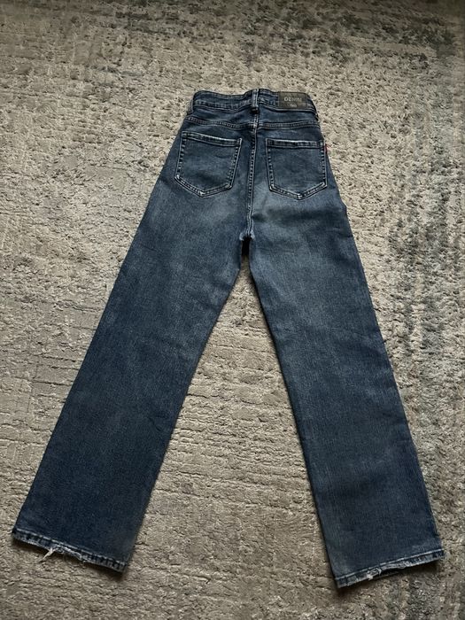 Прямые тёмно-синие джинсы