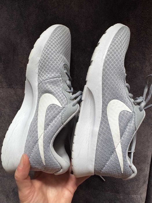 Дамски Маратонки Nike Tanjun сиви 40 номер