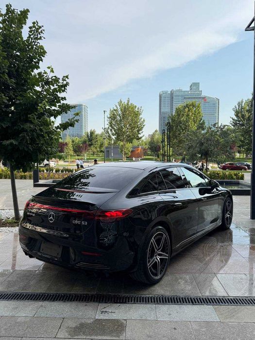 Mercedes AMG EQE 53 4 Matic+