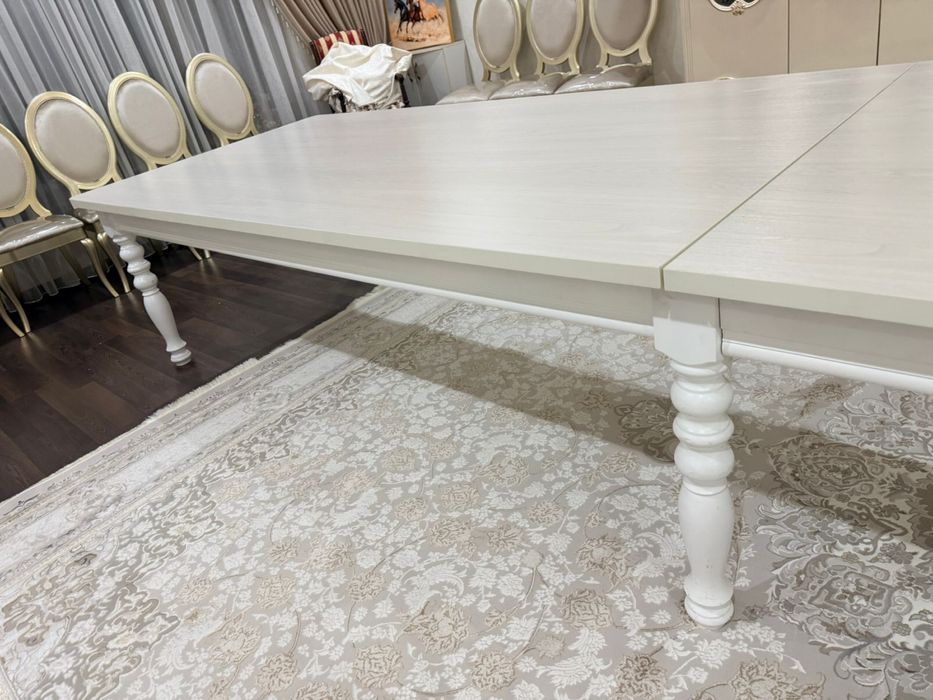 Столы для зала почти новые