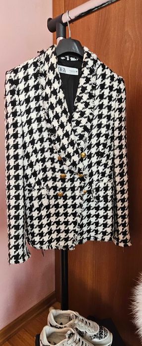 Сет сако от букле и сникърси на Zara