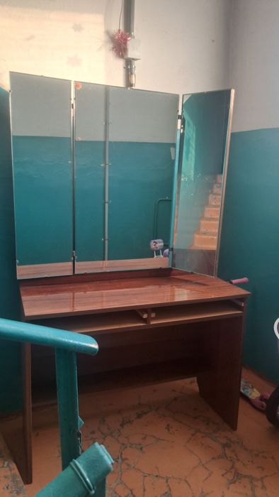 Отдам трюмо, хорошее