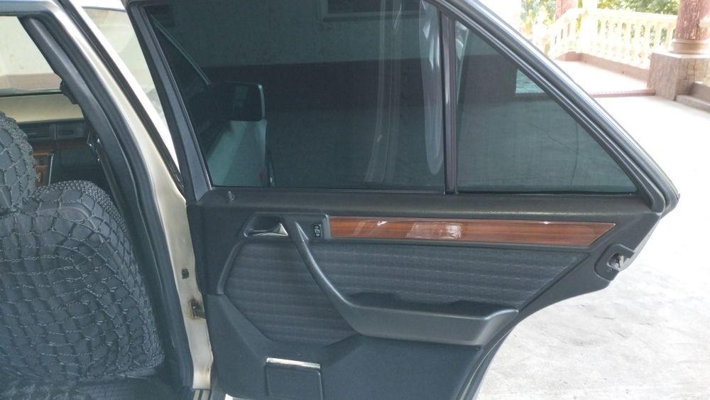 Продаётся автомобиль марки Mercedes-Benz E300 4 Matic