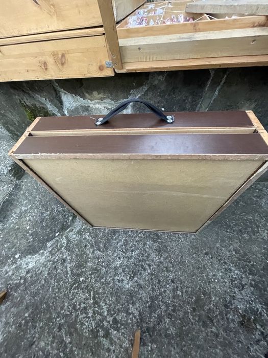 Куфар за продажба на мартеници