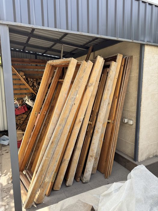 Двери деревянные со стеклом