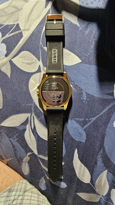 Часовници GUESS по 60
