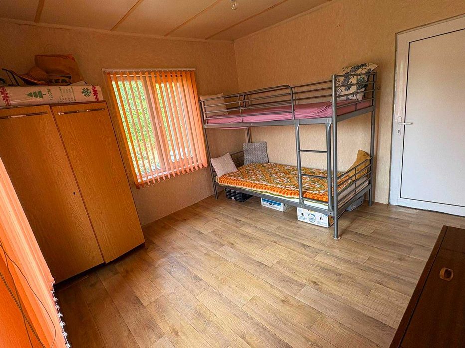 Парцел с къща и стопанска сграда в с. Зайчари, обл. Сливен
