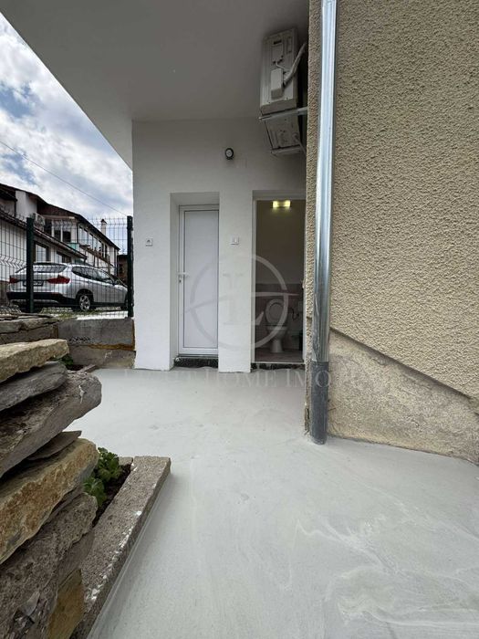 Реф. 2884 Отремонтирана Двуетажна къща с гараж и двор с. Павелско