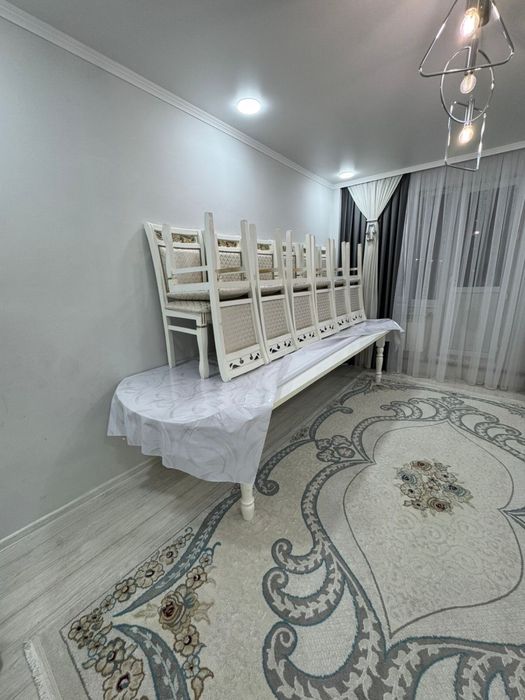 Продается стол со стульями