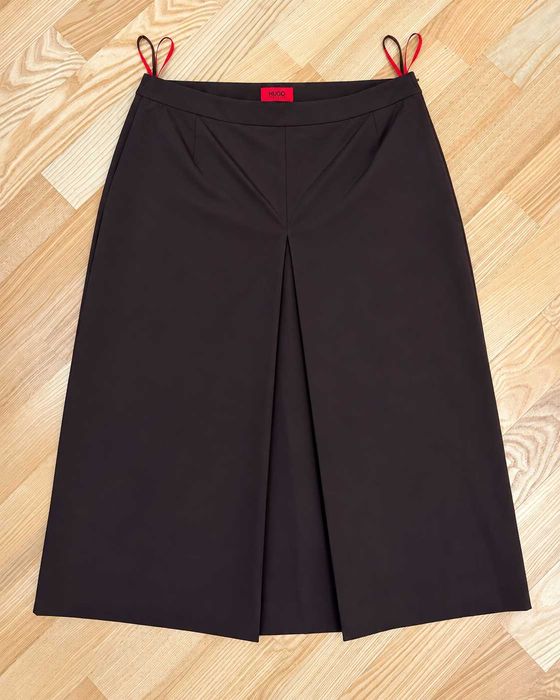 Fustă HUGO Hugo Boss maro din lână virgină, croială amplă, mărimea M