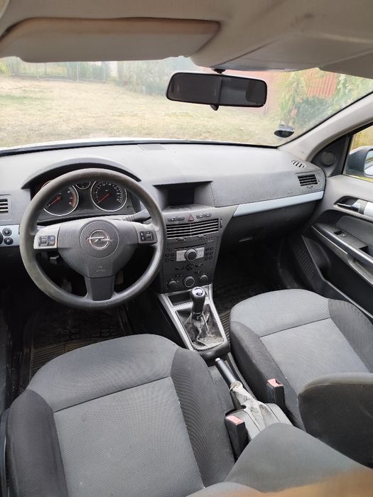 Dezmembrez Opel Astra h 16 benzină