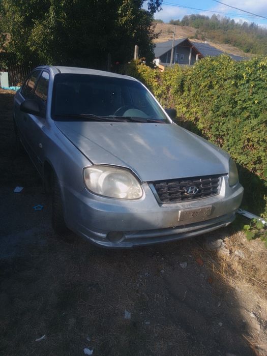 Vând Hyundai accent pentru dezmembrari