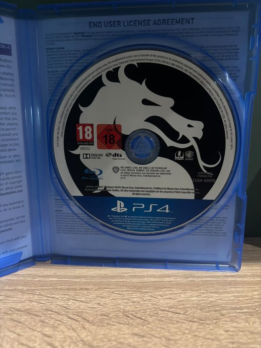Продам PS4 1TB в идеальном состоянии