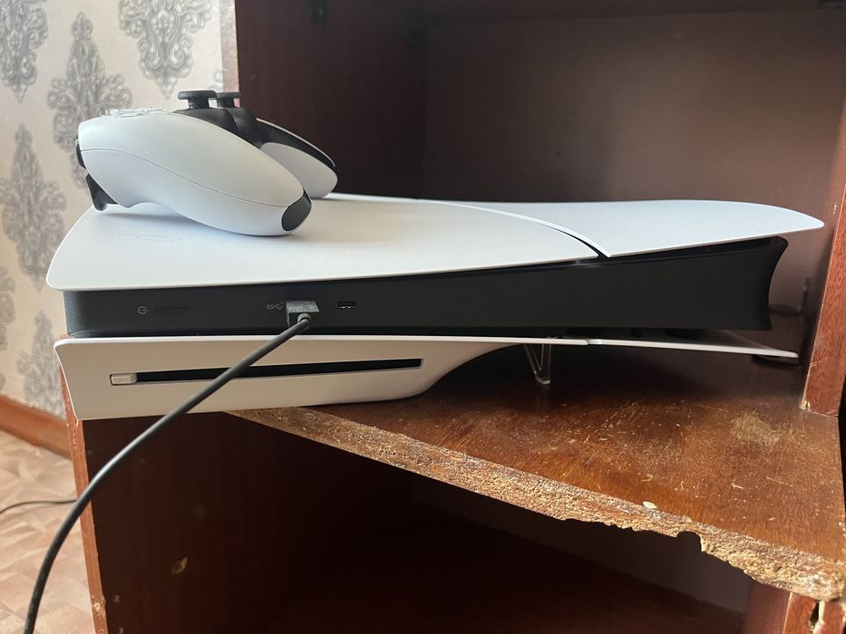 Sony PS5 в отличном состояне