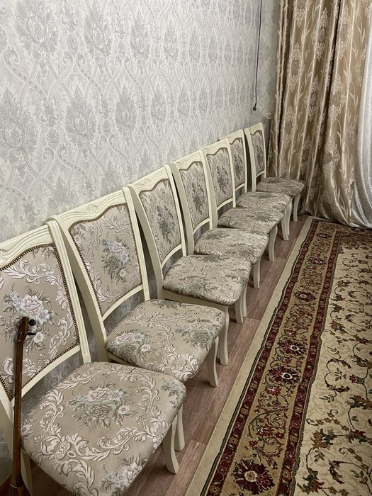 Продается стол со стульями