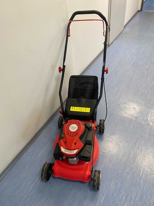 110105	Косачка бензинова 2000 W 400mm 127cc 40L RD-GLM01S