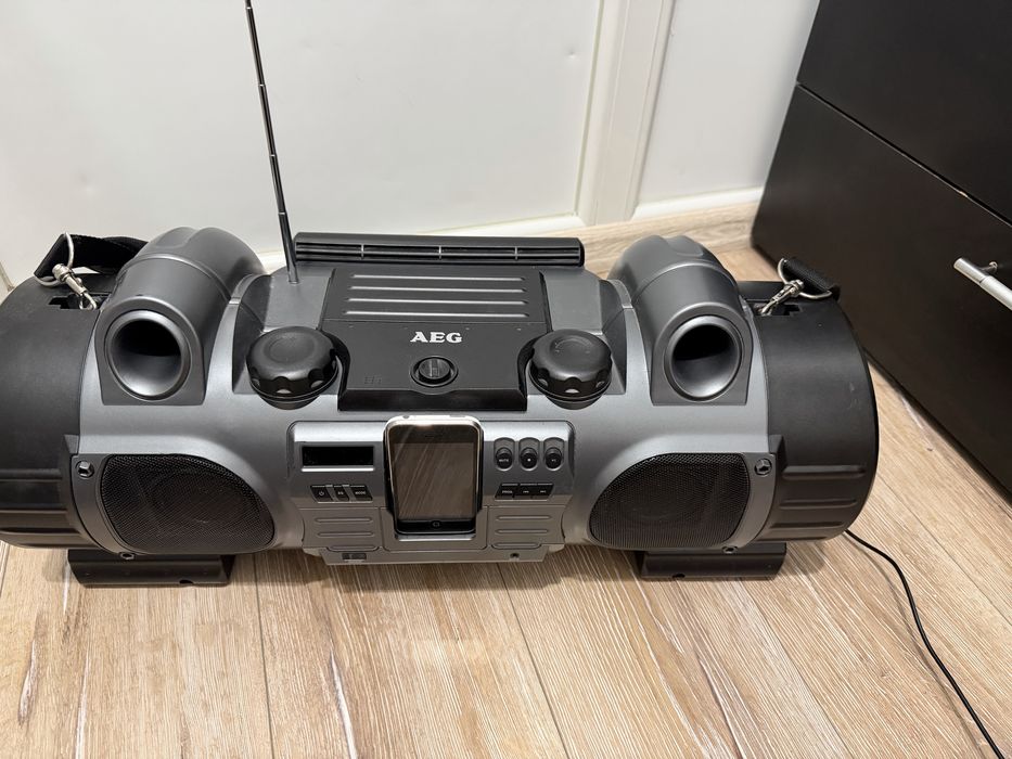 Boombox AEG SRP 4343 (CD/MP3/Dock) + Cadou iPhone 3GS - Pachet Retro Complet