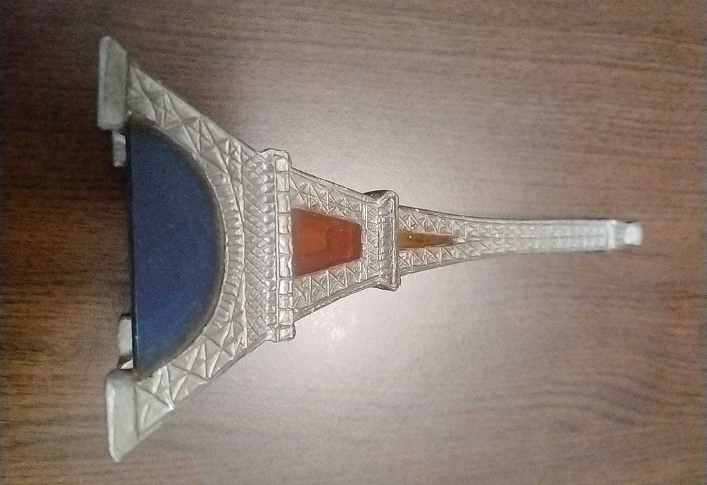 Turnul Eiffel-machetă, din plumb, comunism, de decor, 20 cm