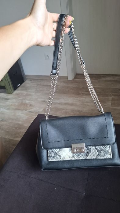 Продавам дамски чанти на символични цени