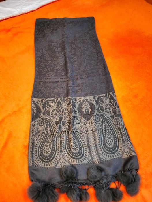 Sal  gri cu ciucuri de blanita