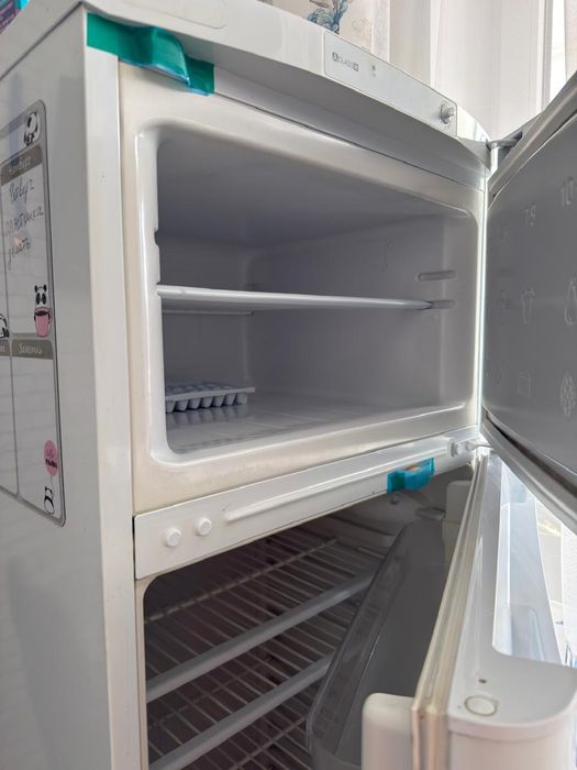 Продам холодильник indesit