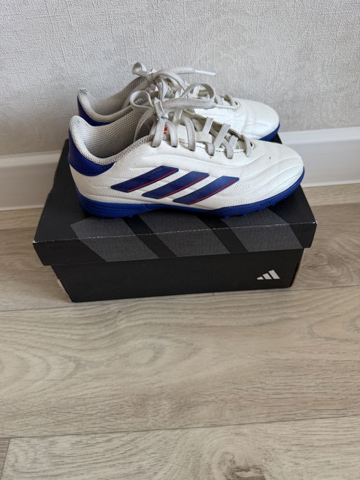 Продам сороконожки! Адидас оригинал!