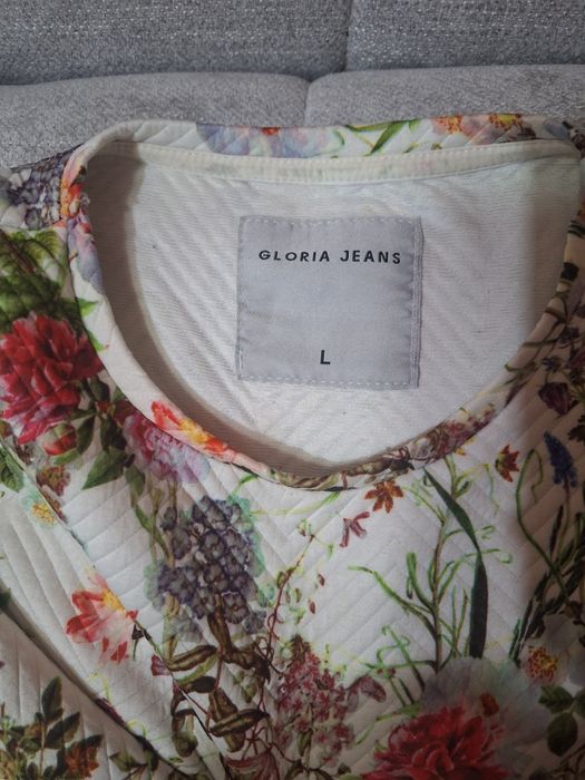 Яркая кофта от Gloria Jeans с рукавом 3/4.