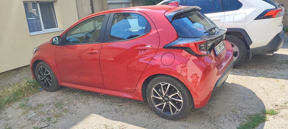 Sunt Yaris! Mă vindeeee!